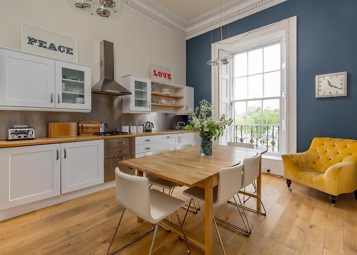 Saxe Coburg Place - 325