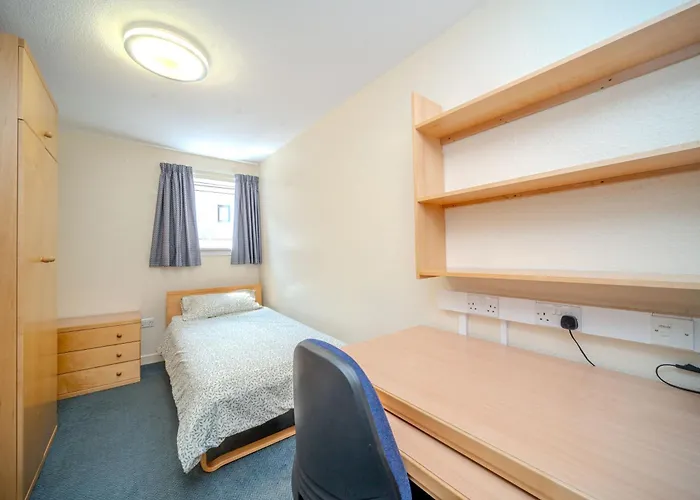 Joivy Budget 2, 4, 5 And 6 Bed Private Flats, In Historic Old Town (adults Only)