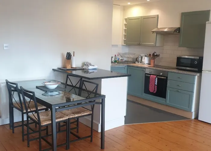 Rose Street 2 Bedroom Apartment Edinburgh