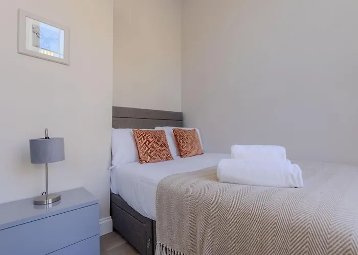 Dragon - Centre 2 Bed Apartment Edinburgh