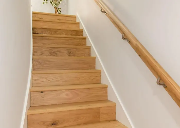 Dragon - Yukina - 2 Bed Centre House With Garden *