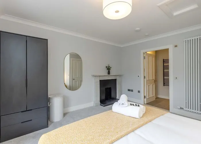 דירה Dragon - Ladon - 2 Bed Centre Luxury אדינבורו