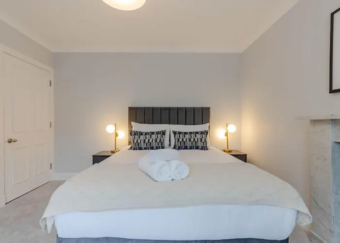 Dragon - Ladon - 2 Bed Centre Luxury * אדינבורו