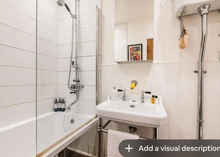The Holyrood Park Hideaway Is A Lush & Arty 2 Double Bed Appartement