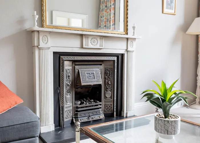 Light And Spacious 2 Bedroom Flat In Heart Of Edimburgo