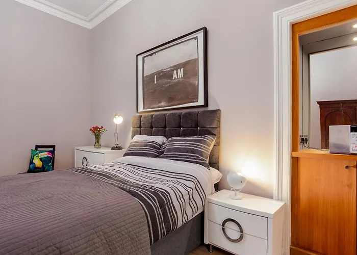 Spacious 2 Bedroom House Near The Meadows * Edinburgh