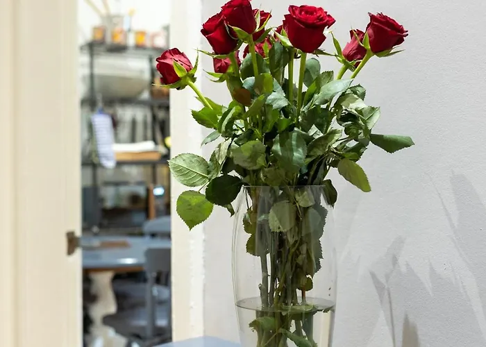 Spacious 2 Bedroom House Near The Meadows Apartment *