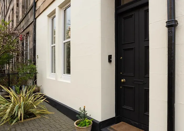 Apartment Spacious 2 Bedroom House Near The Meadows *