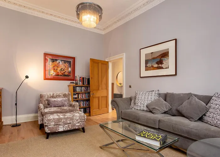 Spacious 2 Bedroom House Near The Meadows * Edinburgh