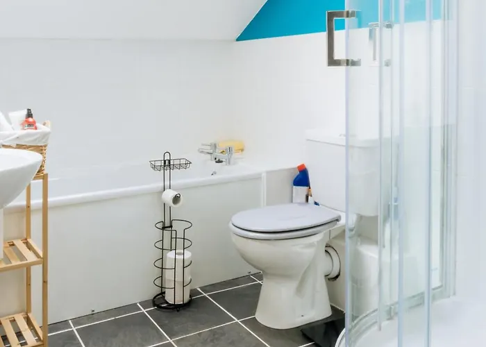 Stylish 3 Bedroom Near Hollyrood Park Edinburgh