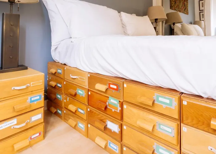 Stylish 3 Bedroom Near Hollyrood Park Feriehus *