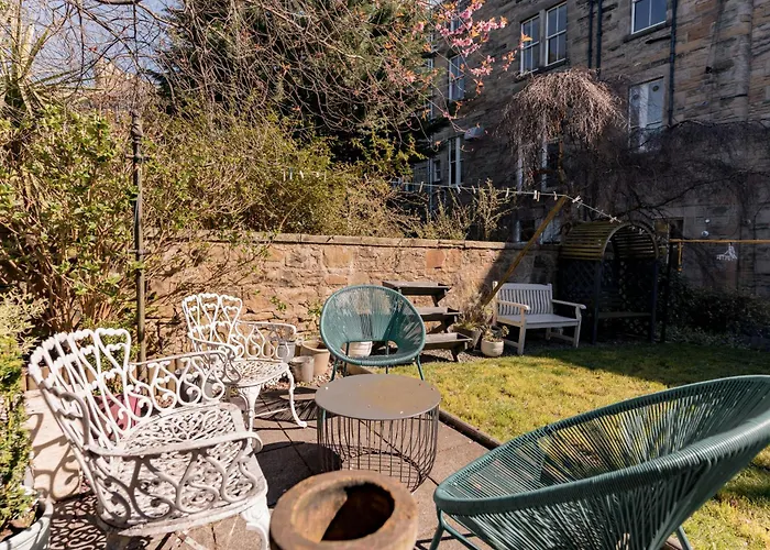 Beautiful & Bright 2bd Flat - Haymarket אדינבורו