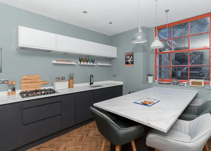 Beautiful & Bright 2bd Flat - Haymarket דירה