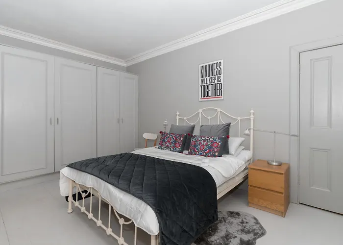 דירה Beautiful & Bright 2bd Flat - Haymarket אדינבורו