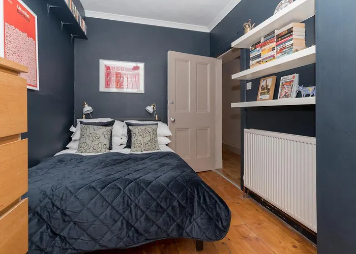 Beautiful & Bright 2bd Flat - Haymarket אדינבורו