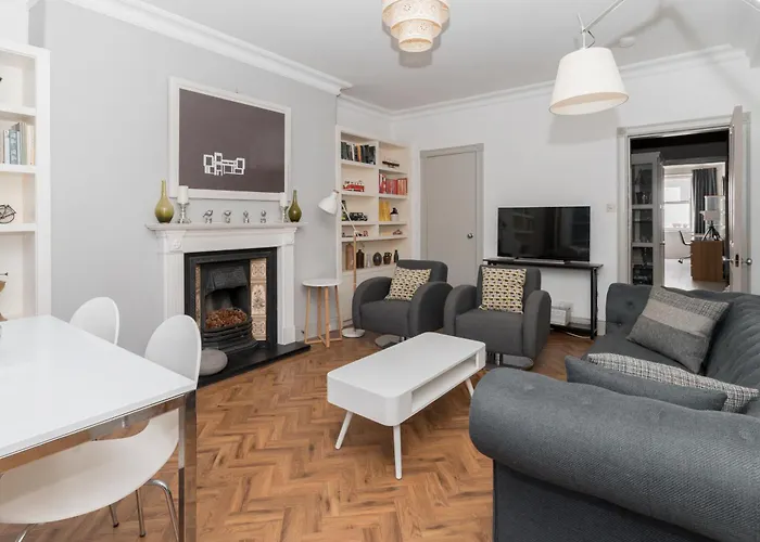 Beautiful & Bright 2bd Flat - Haymarket דירה