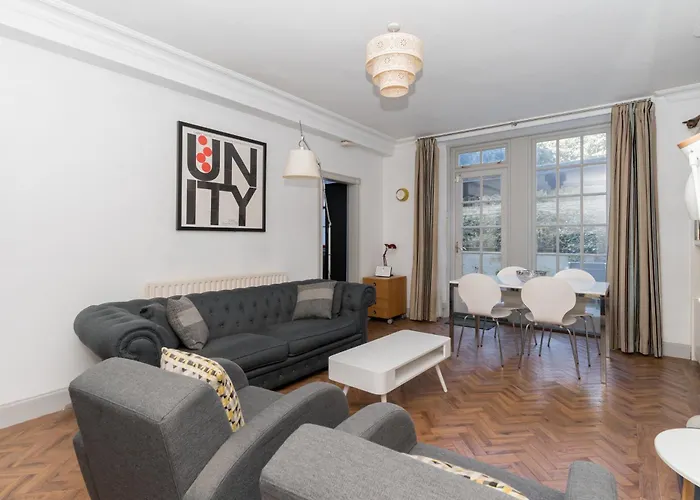 Beautiful & Bright 2bd Flat - Haymarket דירה אדינבורו