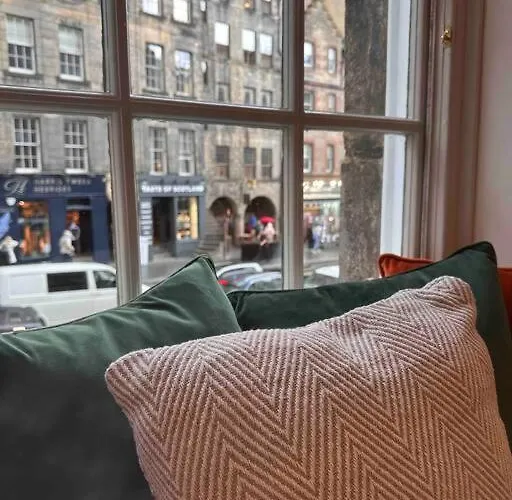 16th Century Courtyard On The Royal Mile شقة