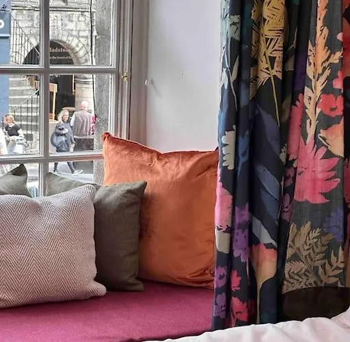 16th Century Courtyard On The Royal Mile شقة