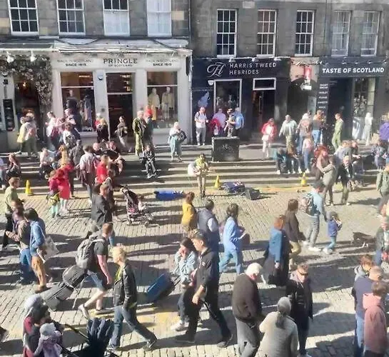 16th Century Courtyard On The Royal Mile شقة