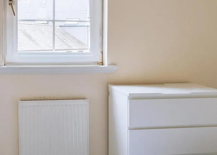Snug & Serene 2bd Flat - Roseburn *