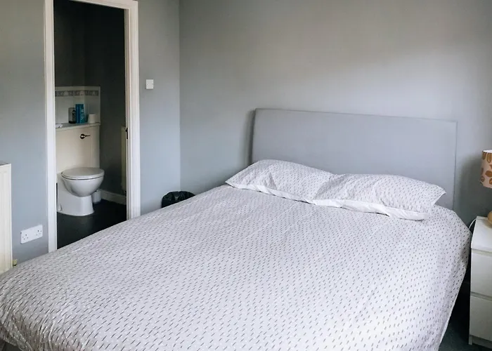 Snug & Serene 2bd Flat - Roseburn Apartment