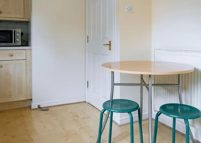 Snug & Serene 2bd Flat - Roseburn Apartment *