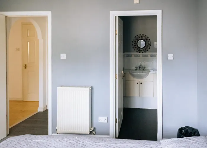 Snug & Serene 2bd Flat - Roseburn Edinburgh