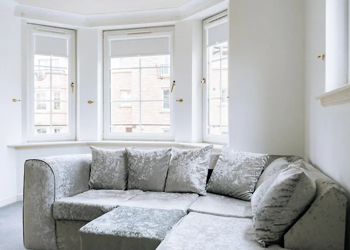 Snug & Serene 2bd Flat - Roseburn *