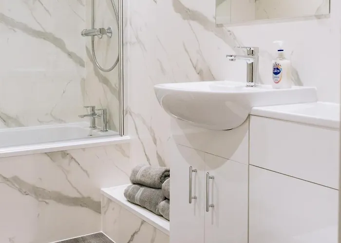 Snug & Serene 2bd Flat - Roseburn Edinburgh