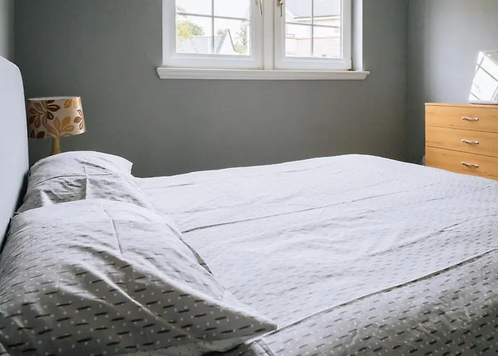 Snug & Serene 2bd Flat - Roseburn Edinburgh