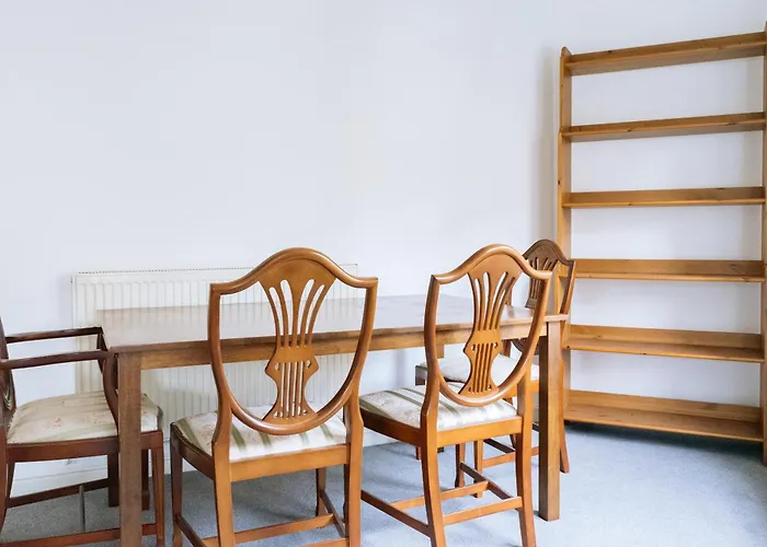 Snug & Serene 2bd Flat - Roseburn Apartment