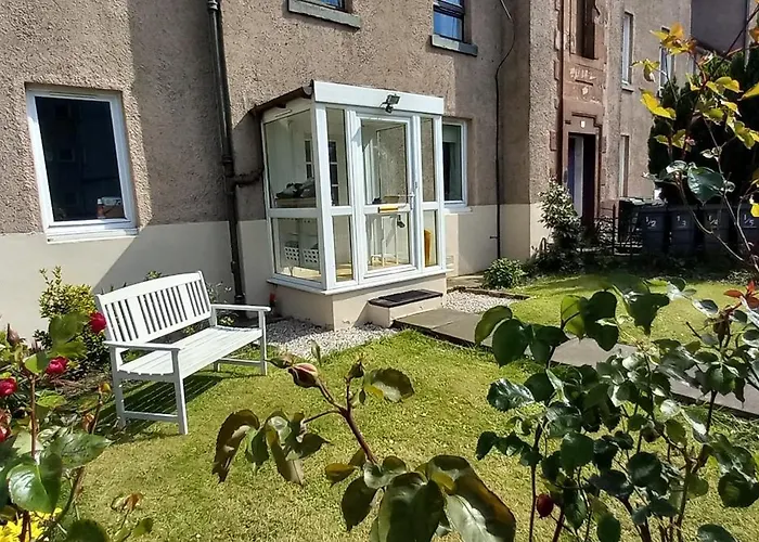 2 Bed With Garden Near Centre & Beach, Free Parking