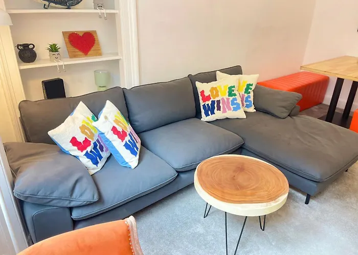 Apartment Lovely Two Bedrooms *