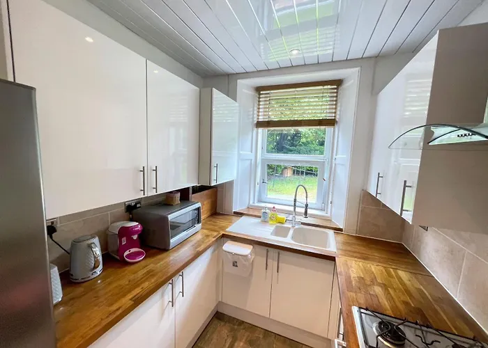 Lovely Two Bedrooms Apartment *