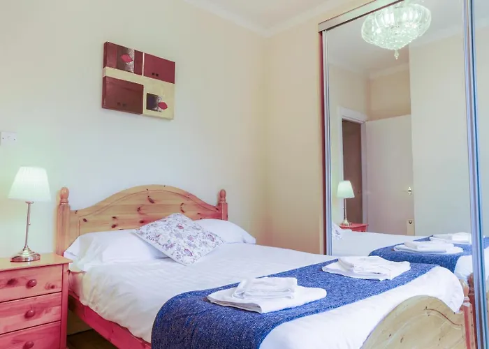 Royal Mile, Large 5 Bed דירה