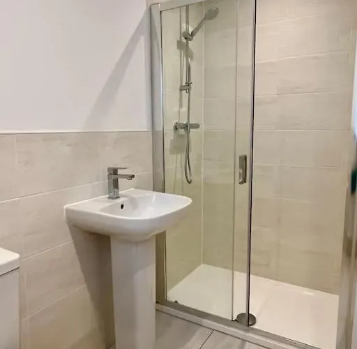 Modern And Spacious With Large Garden * Edinburgh