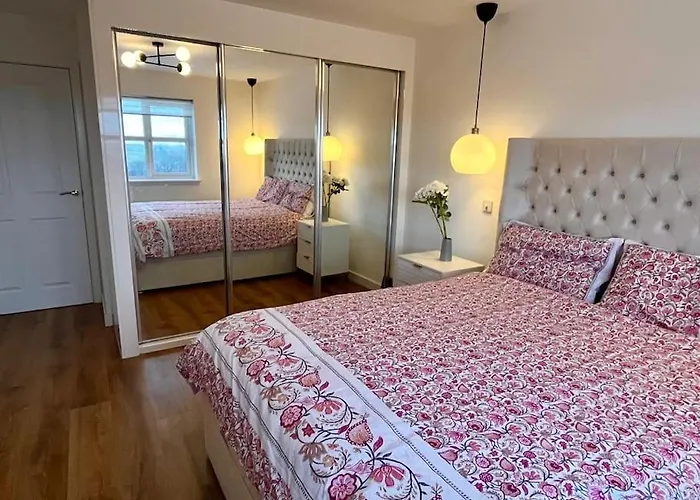 Modern And Spacious With Large Garden Edinburgh