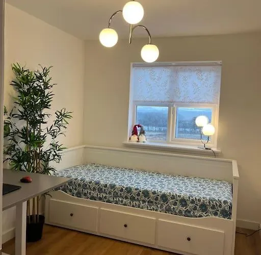 Modern And Spacious With Large Garden * Edinburgh