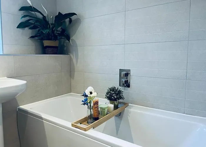 Modern And Spacious With Large Garden