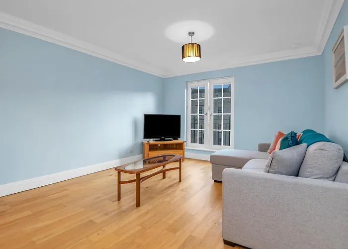 Guestready - Light & Airy In New Town