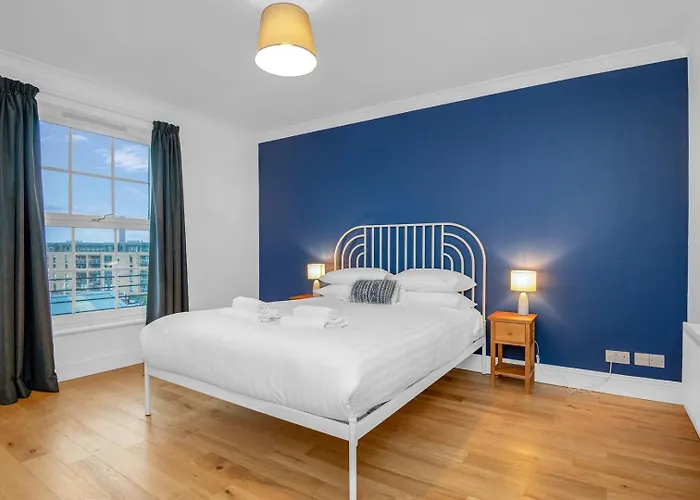 Guestready - Light & Airy In New Town *