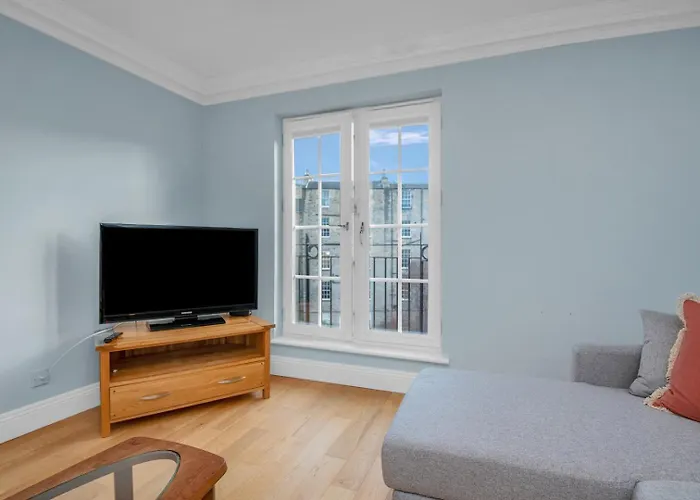 Guestready - Light & Airy In New Town דירה