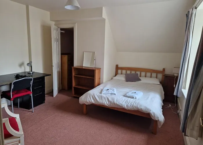 Апартаменты Rose Street 4 Bedroom