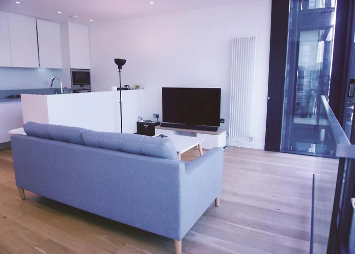 Modern Quartermile דירה