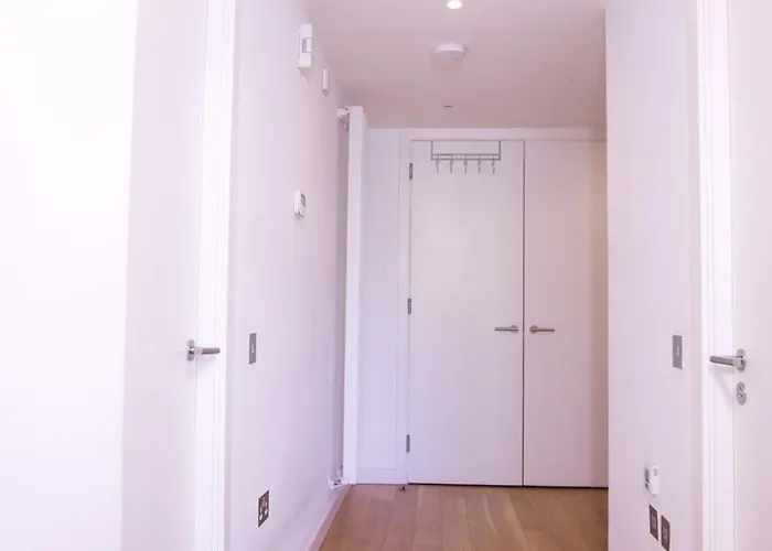 Modern Quartermile דירה