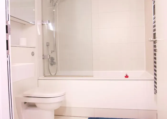 Modern Quartermile דירה