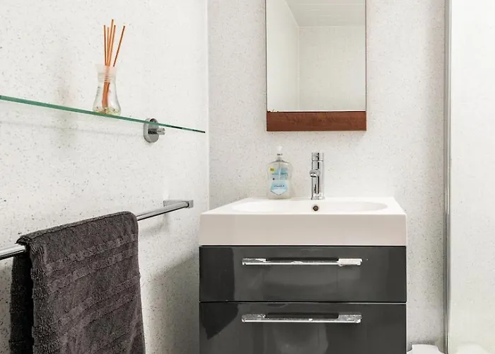 Apartment Lady Road *