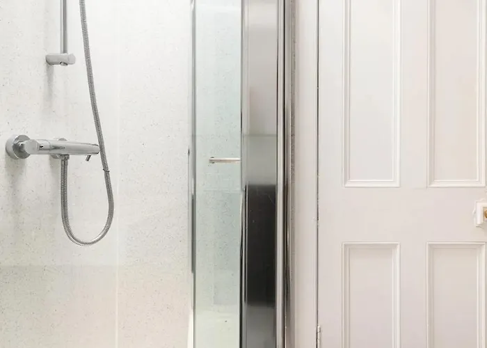 Lady Road Apartment *