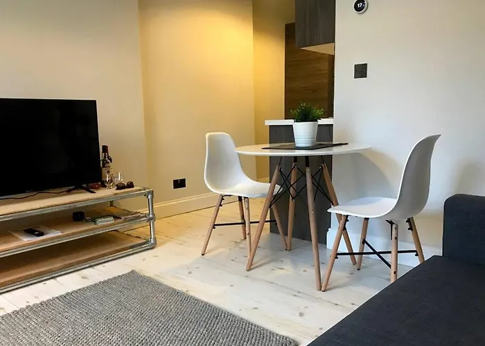 Relax In Style In Edinburghs Buzzing West End דירה *